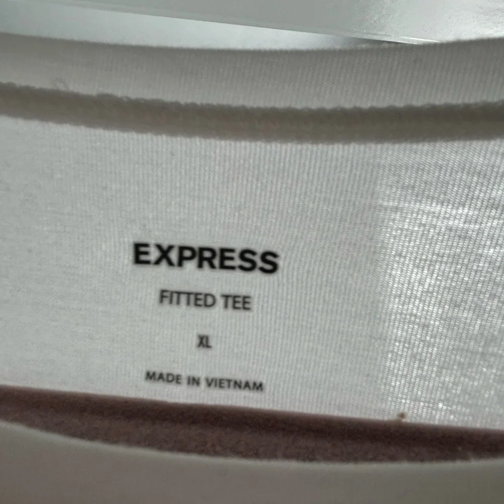 White tee - Picture 2 of 2